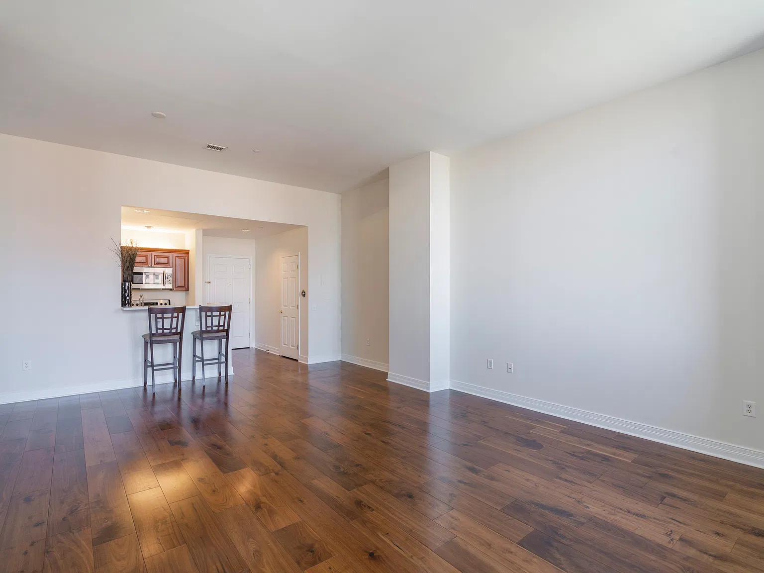 1 bed, 1095 sqft, $2,885 — Photo 2