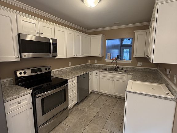 4th image of 2731 Townes Dr #1
