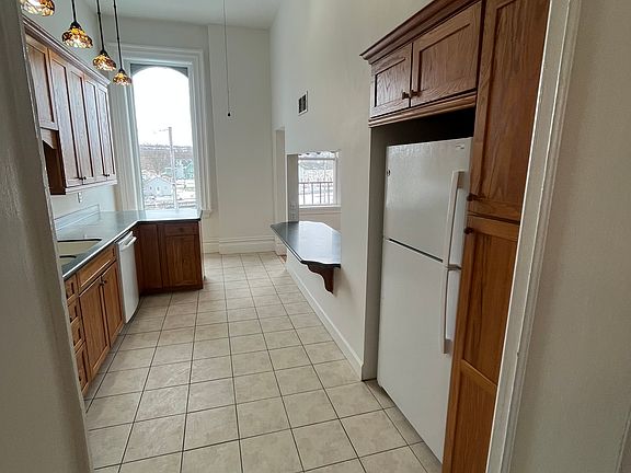 3rd image of 90 S Pearl St NE #3W