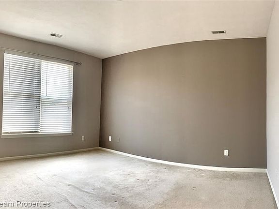 2nd image of 1383 E Fox Pointe Cir