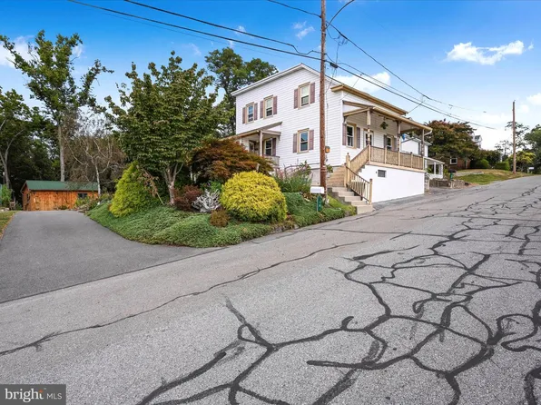 18 Elizabeth St, Washington Boro, PA 17582