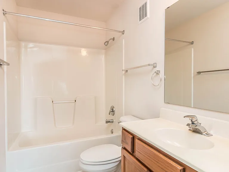 LEXINGTON ESTATES — Photo 7