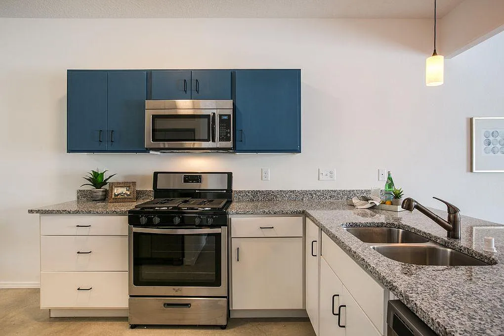 2 bed, 2.5 bath, 1402 sqft, $2,250 — Photo 1