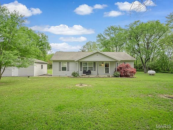 2nd image of 900 Deer Creek Ln