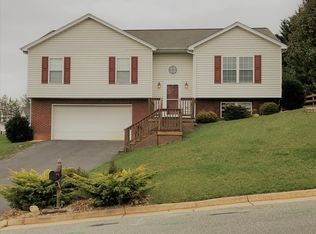 903 Bull Run, Staunton, VA 24401