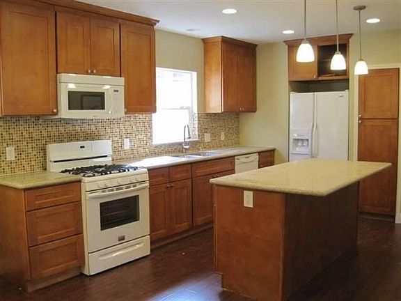 3rd image of 3327 W St