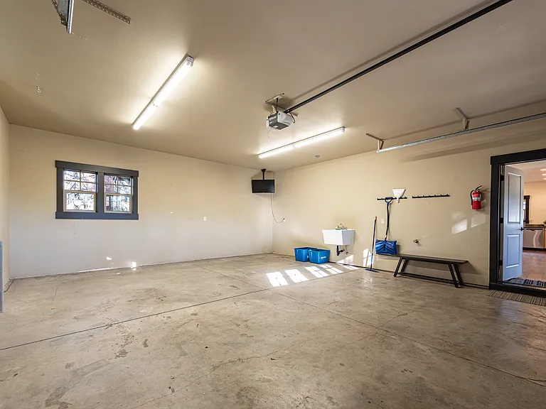 2340 NW Bens Ct — Photo 33