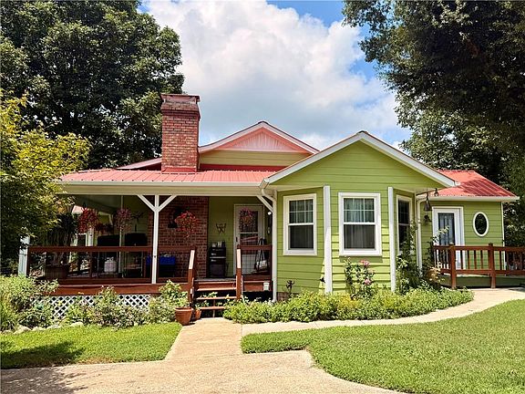 3rd image of 214 Horseshoe Cir