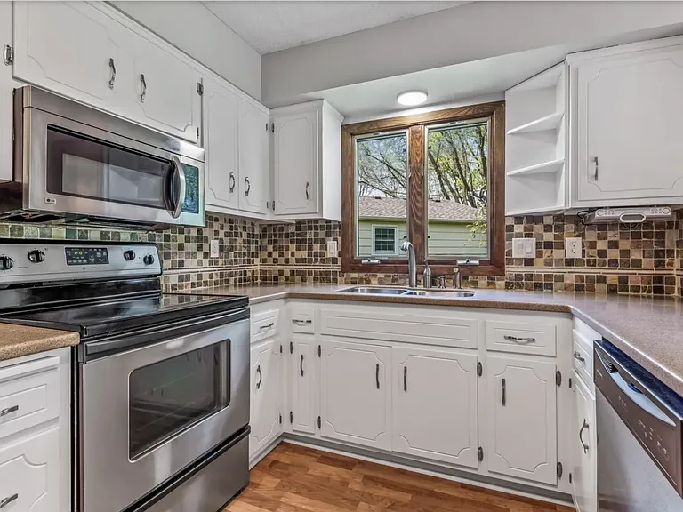7316 Candlewood Dr N — Photo 14