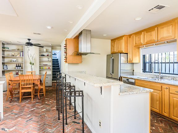 4th image of 830 Portsmouth Ct