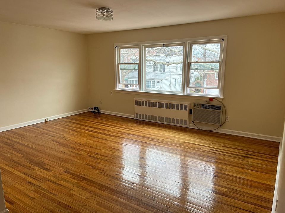 1st image of 1275 E 58th St Floor 2