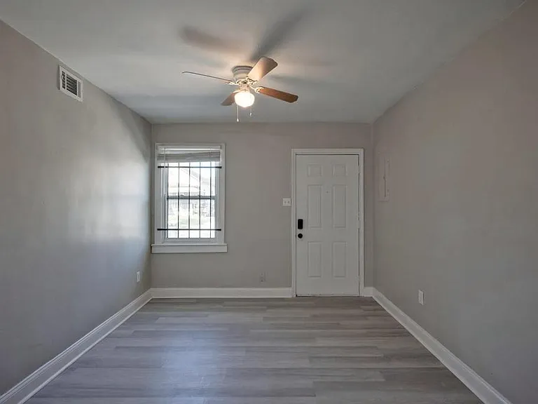 2036 W 11th St — Photo 5
