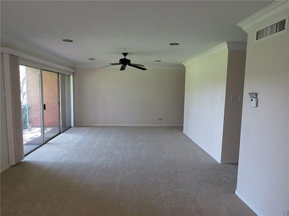 4th image of 512 E Avenue J APT B