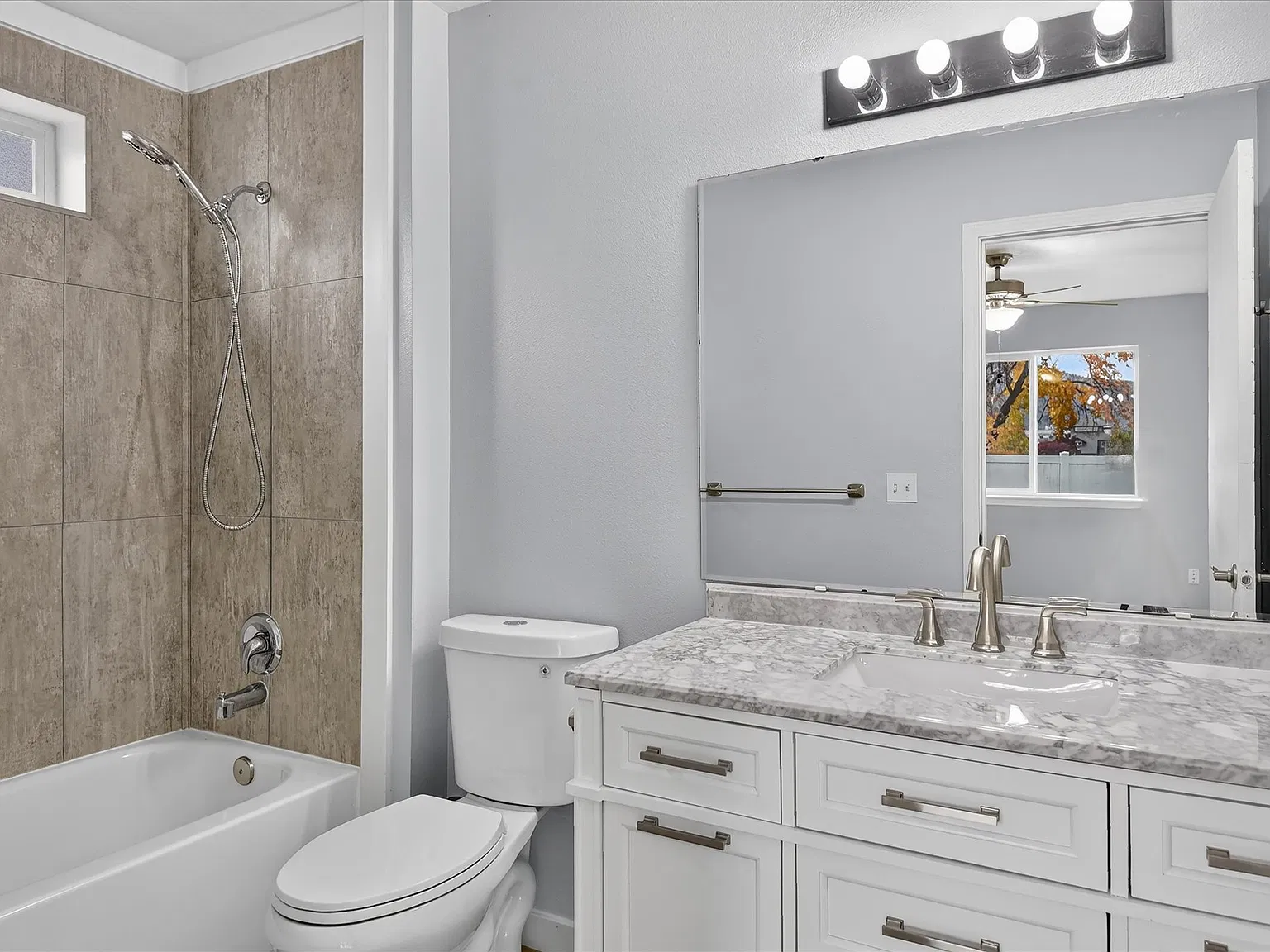 3 bed, 1248 sqft, $2,495 — Photo 3
