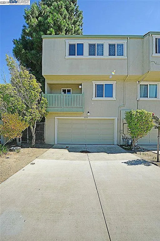 40710 Chapel Way photo 1