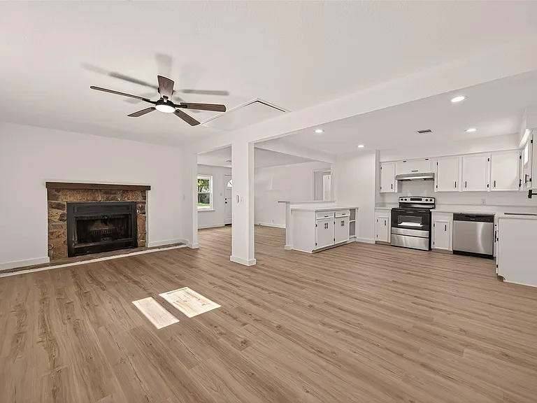 2545 Jackson St — Photo 7