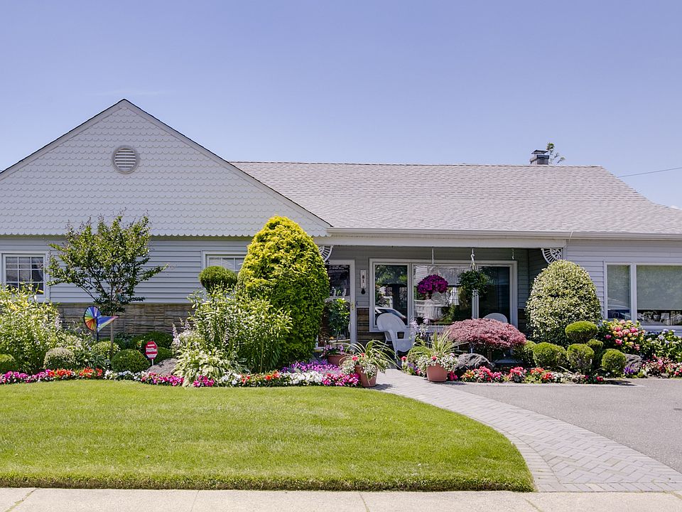 1st image of 81 Dutchchess Blvd