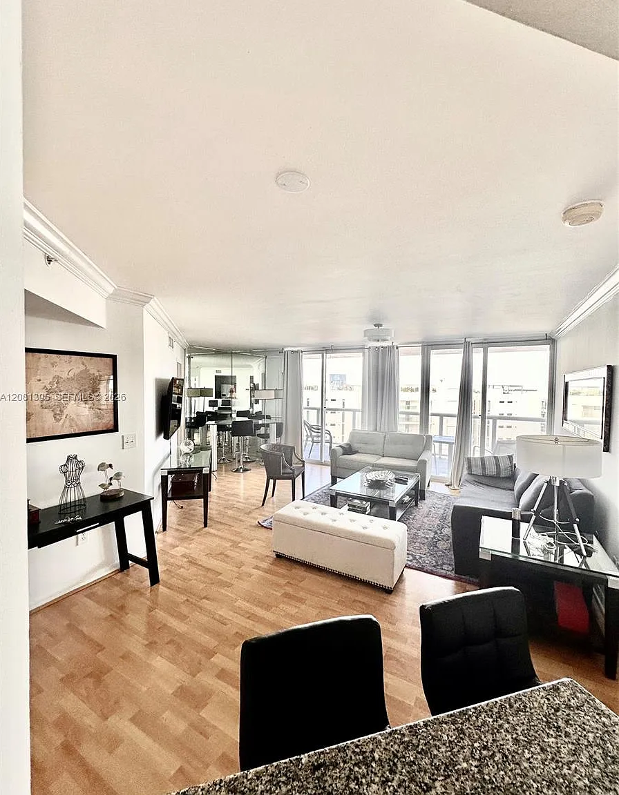 La Gorce Palace Condo — Photo 1