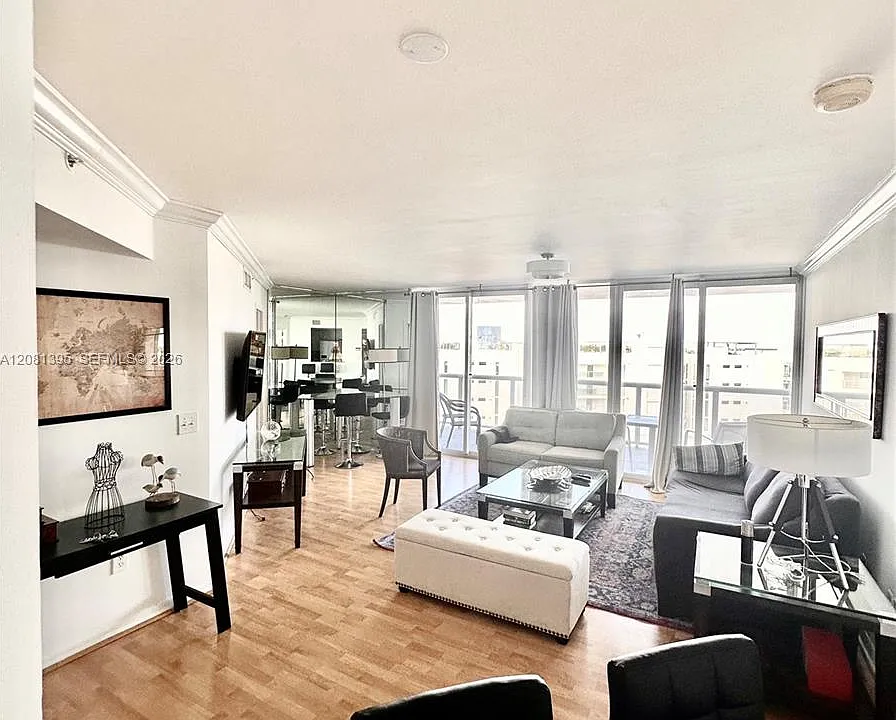 6301 Collins Ave #806