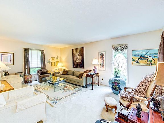 3rd image of 4421 Clover Dr