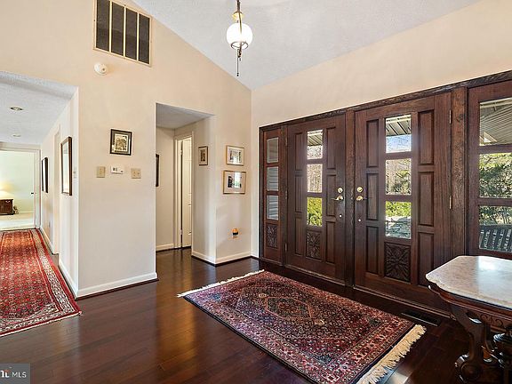 5th image of 9654 Woodbrook Ln