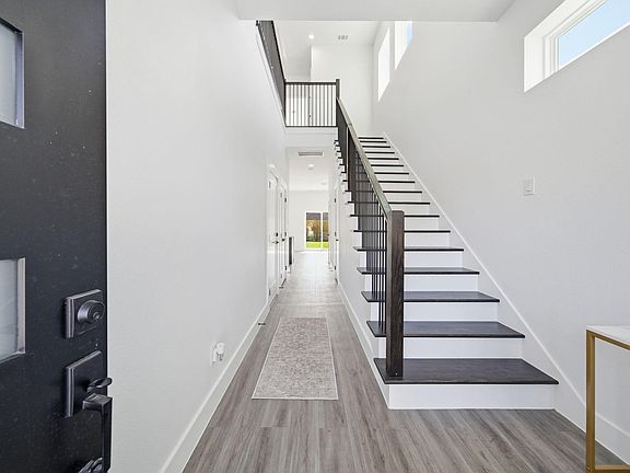 3rd image of 1013 Ellington St