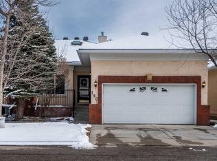 180 W Sierra Morena Lndg SW, Calgary, AB T3H 4K4