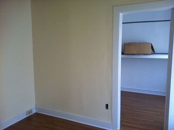 BR 1 w/ walk in closet 
