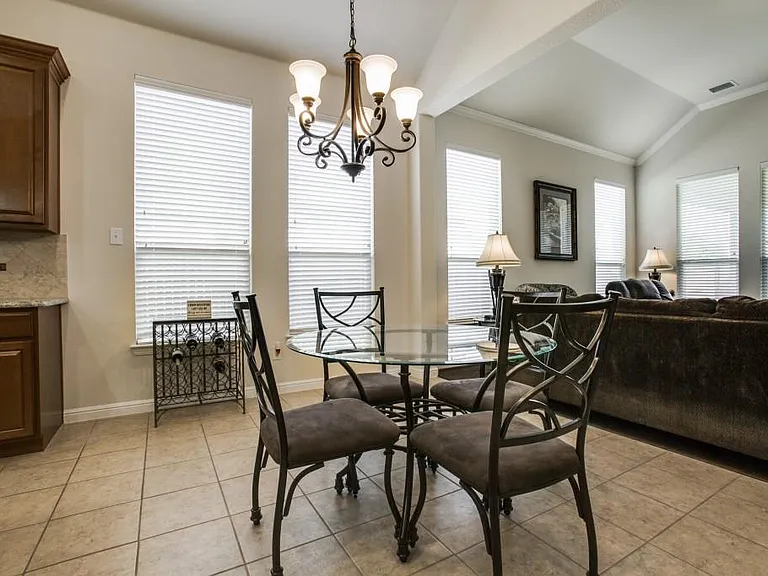 181 Hampton Dr — Photo 11