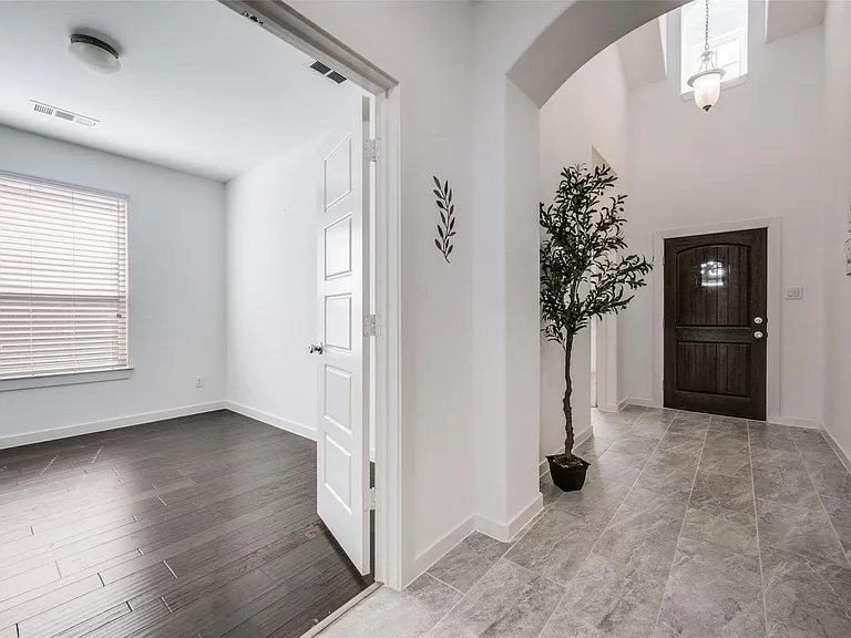 1728 Heron Way — Photo 3