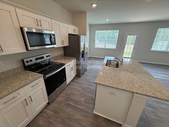 4th image of 1112 Broholmer Ln