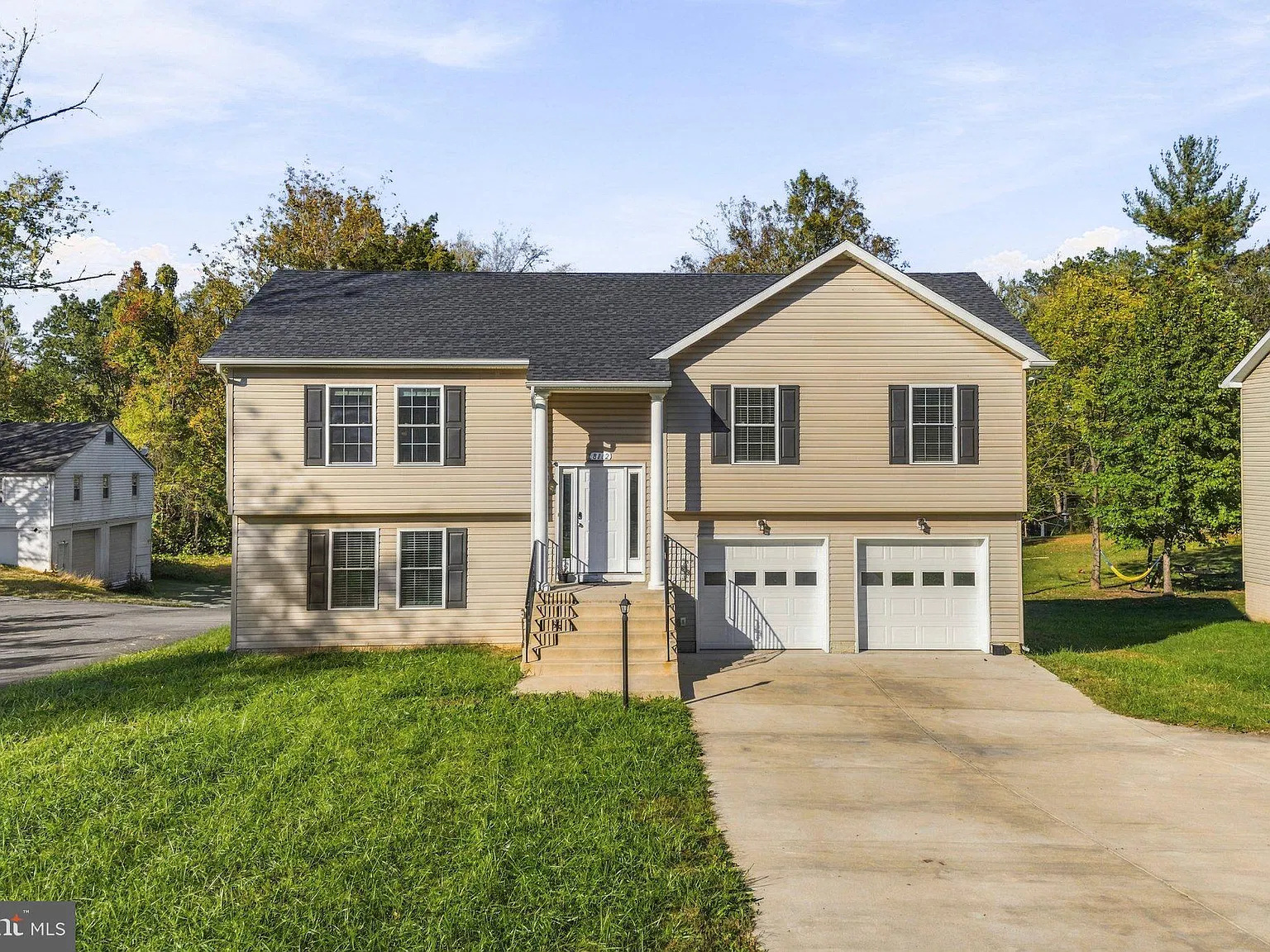 4 bed, 3.0 bath, 2584 sqft, $4,000 — Photo 1