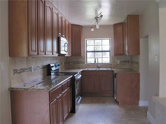 4th image of 2638 Homer Cir