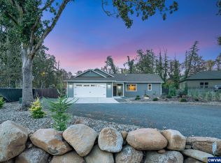 318 1st St, Scotts Mills, OR 97375