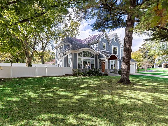 3rd image of 2131 Parkview Ct