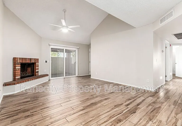2143 E Center Ln #2 — Photo 2
