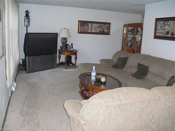 2nd image of 135 Valley Forge Cir
