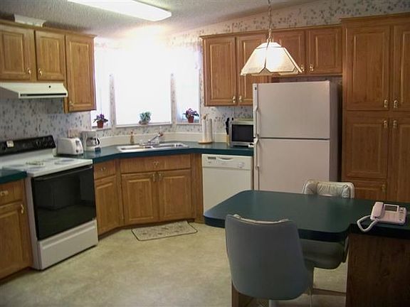 4th image of 393 Ashley Dr