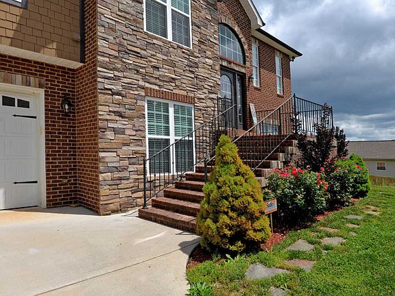 3rd image of 6423 Hollow Oak Ln