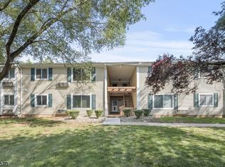 18 Bolton Ct, Somerset, NJ 08873