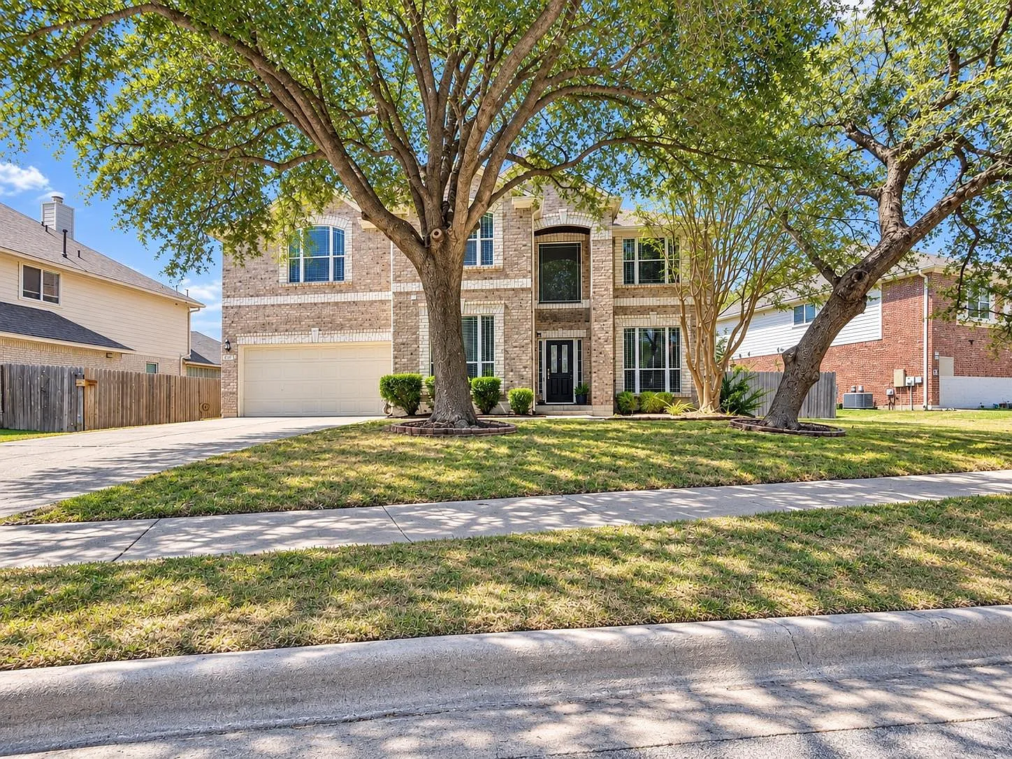 5 bed, 3.5 bath, 3975 sqft, $3,600 — Photo 1