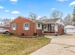 17523 Rougeway St, Livonia, MI 48152