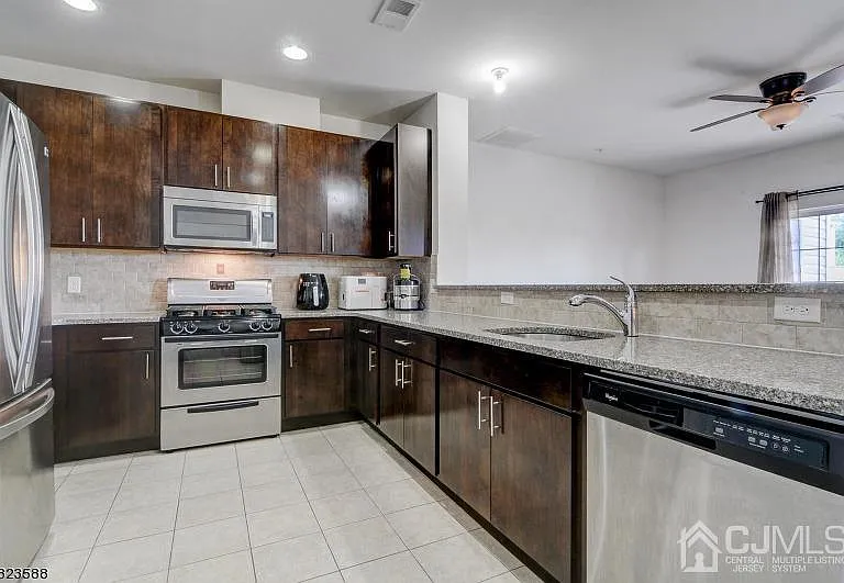 331 Pond Ln — Photo 12