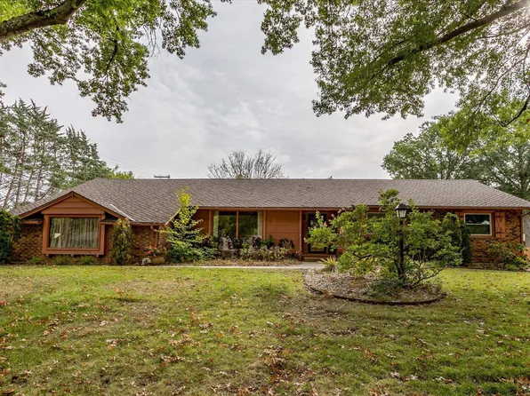 1609 S Willow St, Ottawa, KS 66067