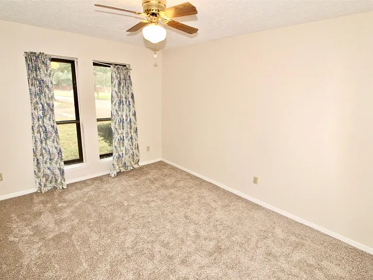 3146 Wagon Trail Dr — Photo 10
