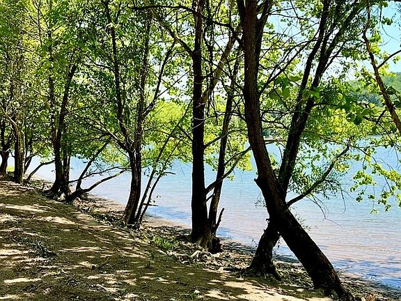 4th image of 136 Bunola River Rd