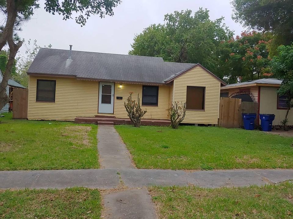 1st image of 723 12th Ave N