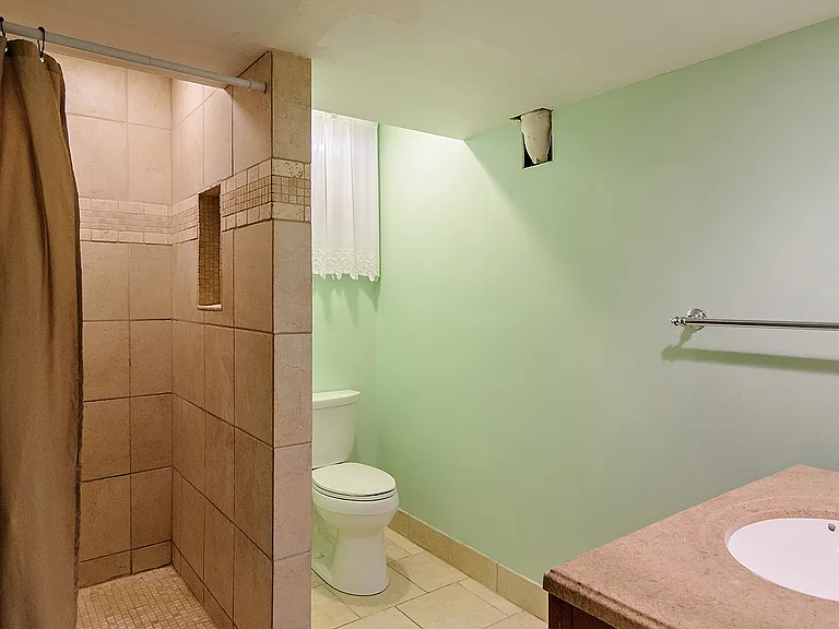 1410 W 21st St — Photo 23