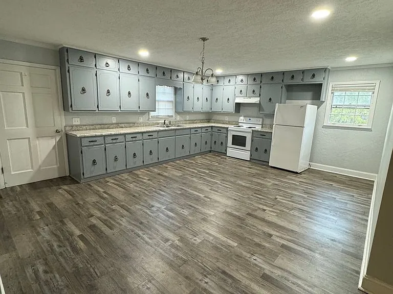 1680 Nisbet Lake Rd — Photo 2
