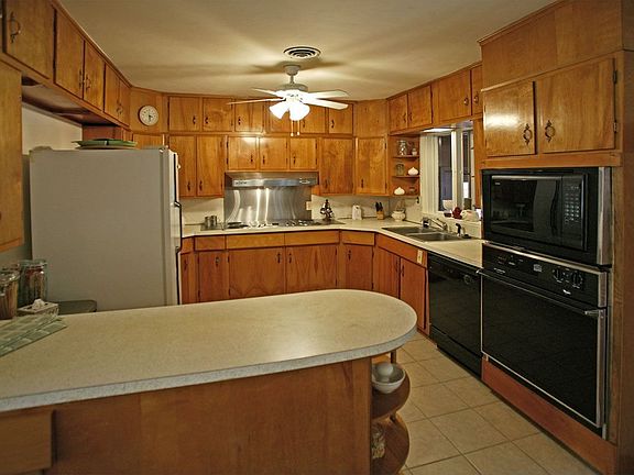 2nd image of 3588 Poplar Ave
